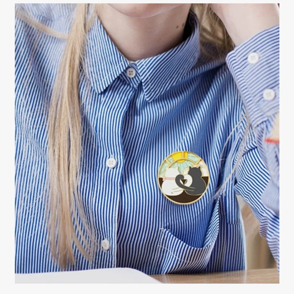 🆕 Spinner Anime Cat Enamel Pin - Rotatable Cute Couple Cats